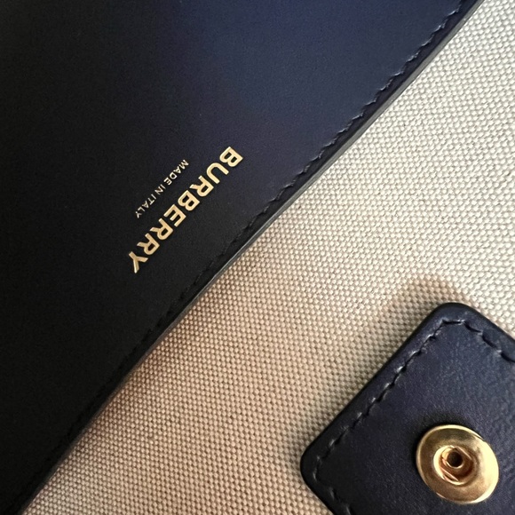 Burberry blue tote with crossbody strap - Picture 3 of 7